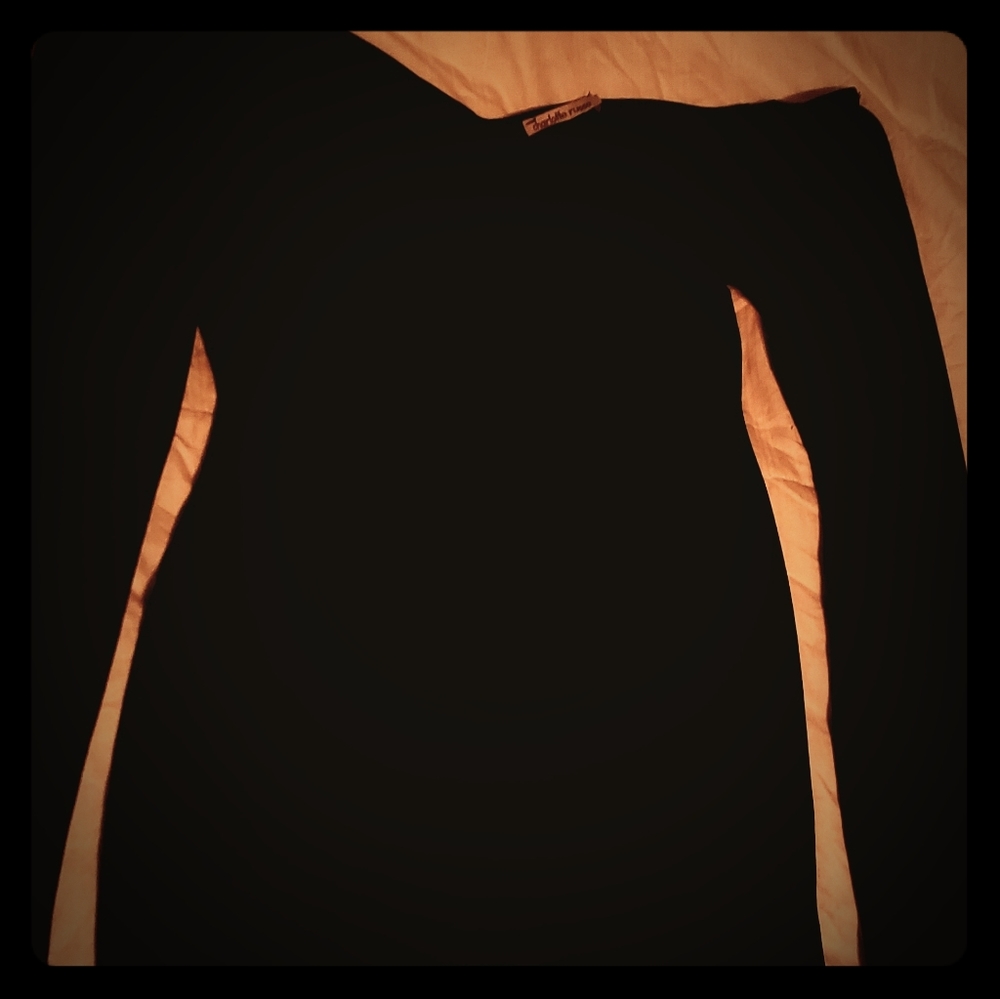 Little black dress - bodycon offshoulder